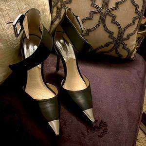 Black & Sliver Tip Stiletto “Michael Kors” Sz 7